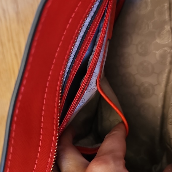 Michael Kors Medium Selma Bag - Picture 14 of 16